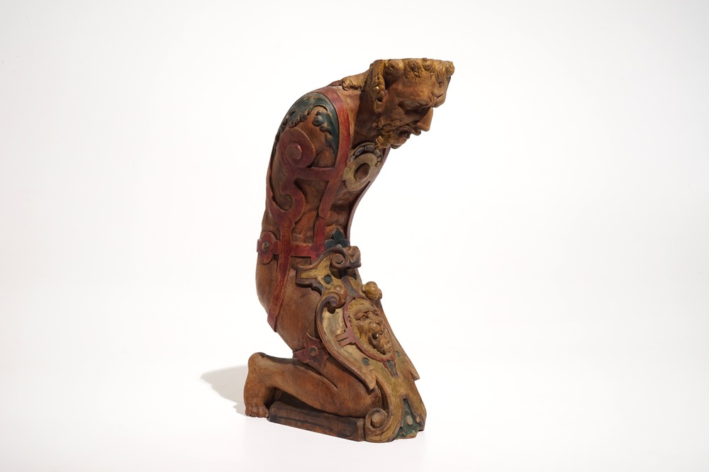 Un &eacute;l&eacute;ment de support en bois sculpt&eacute; et polychrom&eacute; en forme de satyre, Pays-Bas, 17&egrave;me