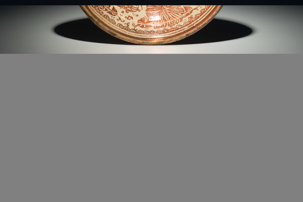 A Spanish lusterware dish with a bird, 1st half 17th C.