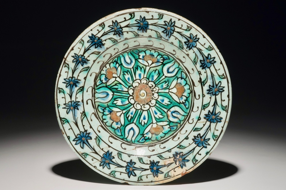 An ornamental Iznik plate, Turkey, 1st half 17th C.