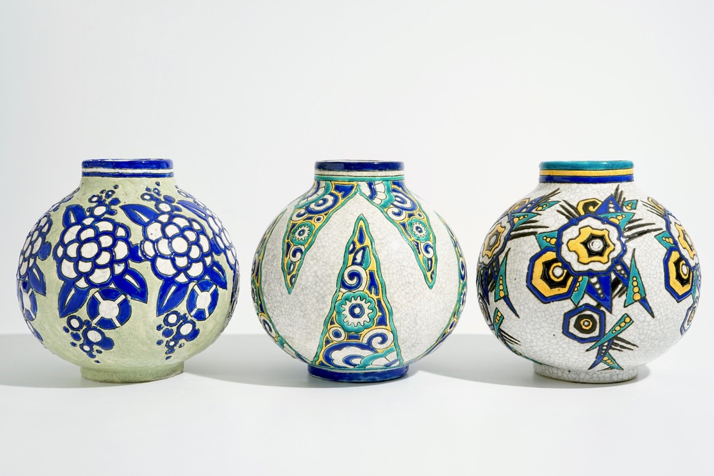 Drie art deco vazen met glanzend craquel&eacute; glazuur, Charles Catteau voor Boch K&eacute;ramis, 1e helft 20e E