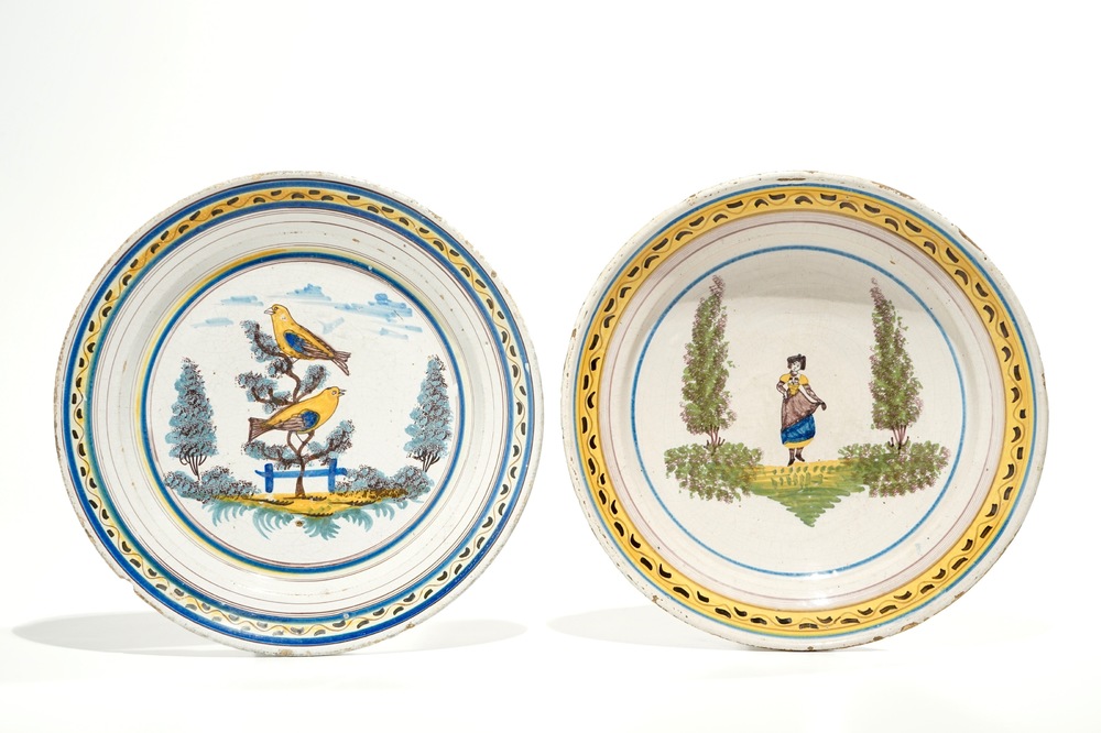 Twee polychrome Brussels aardewerken schotels, 1e helft 19e eeuw