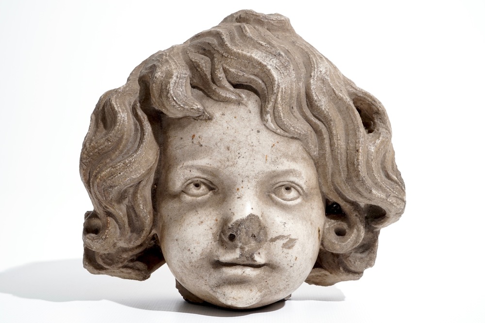 A Flemish carved marble cherub head, 16/17th C.
