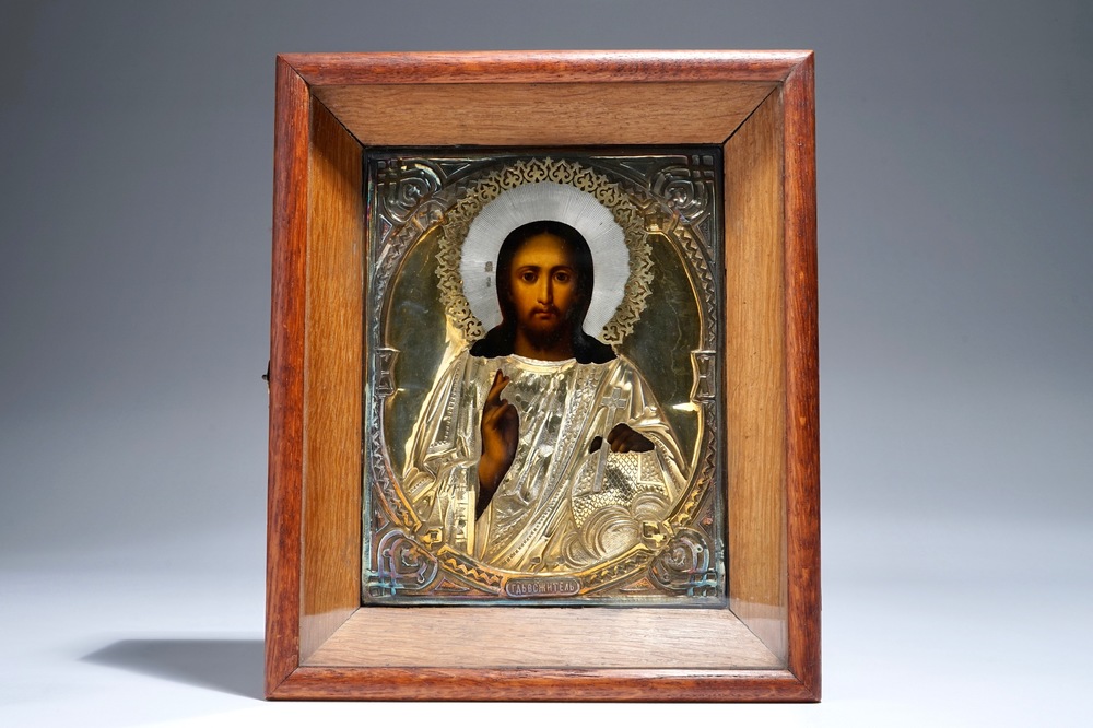 Een Russisch ikoon van Christus Salvator Mundi in zilver en geel koper, gemerkt, ca. 1880