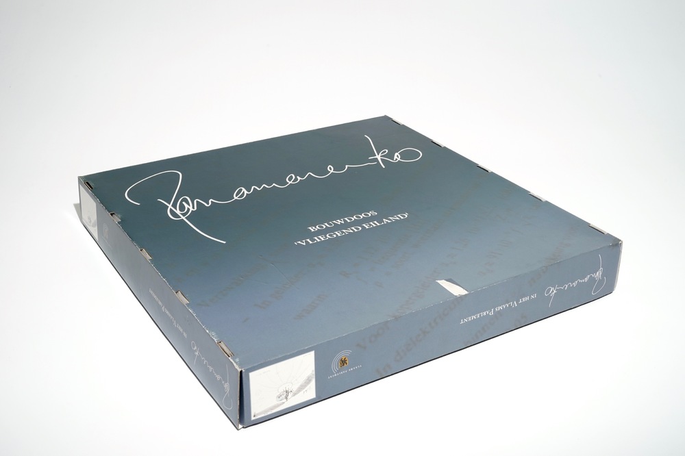 Panamarenko (Belgi&euml;, 1940): Bouwdoos "Vliegend Eiland", multiple op 284 ex., 2004