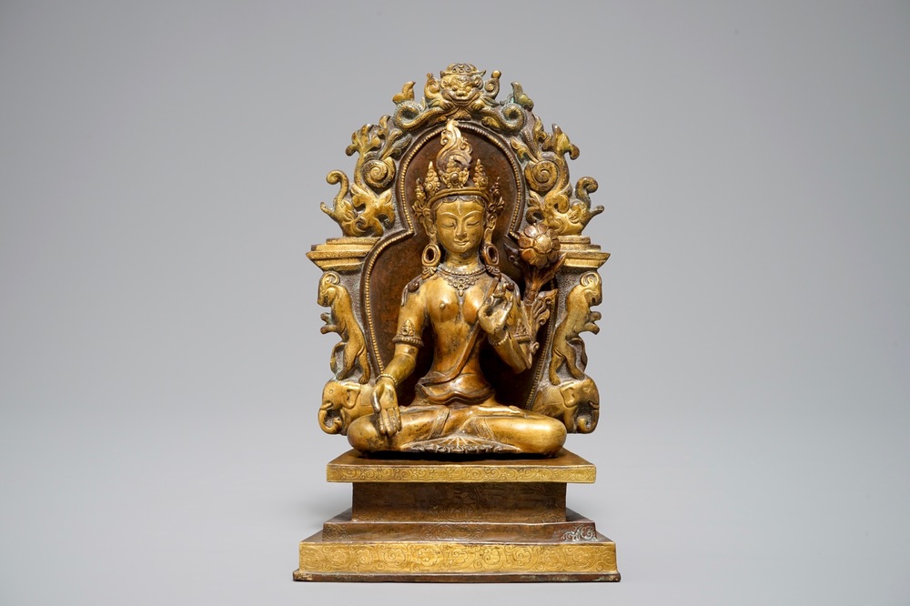 Un mod&egrave;le de Tara Blanche en bronze dor&eacute; et cuivre, Sino-Tibet, 19/20&egrave;me
