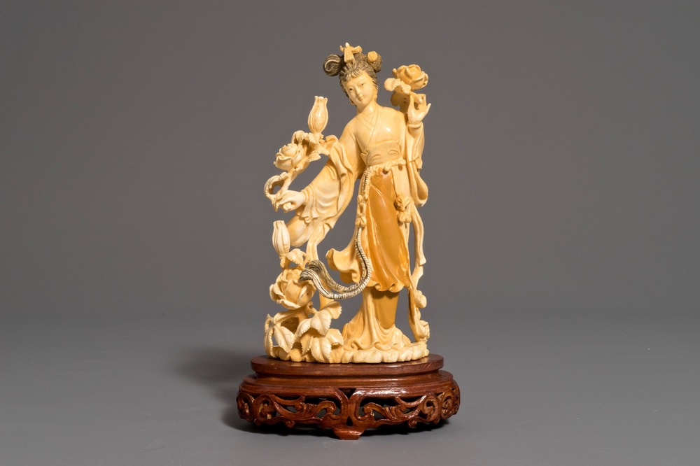 A Chinese carved ivory figure of Chang'e on wooden base, 1st half 20th C.