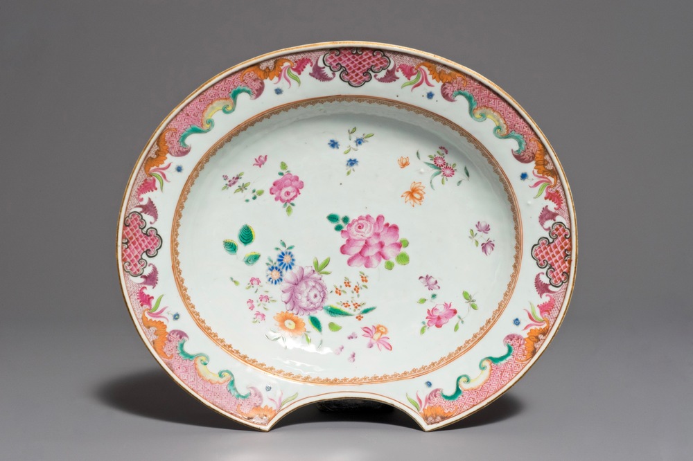 Een Chinese famille rose scheerkom, Qianlong