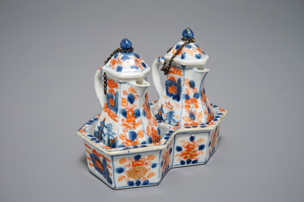 Een Chinees Imari-stijl olie- en azijnstel, Qianlong