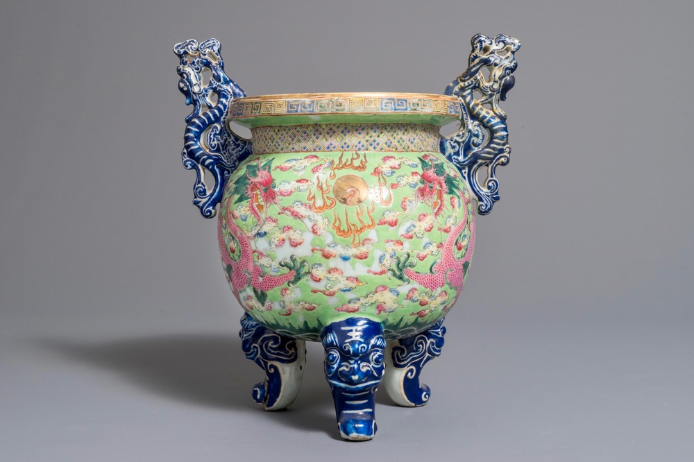 A large Chinese famille rose lime-green-ground incense burner with dragons, 19th C.