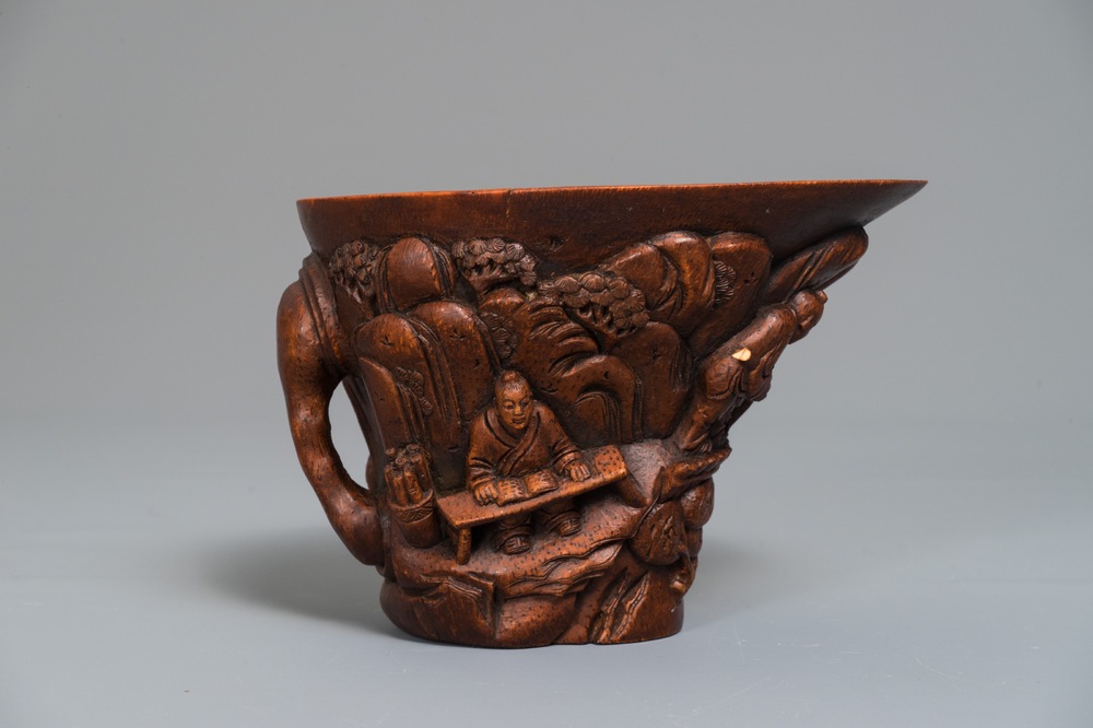 Een Chinese bamboe libation cup, 18/19e eeuw