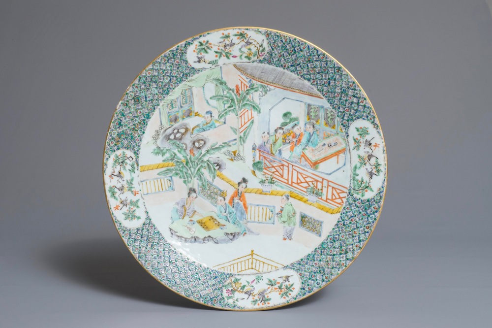 Een Chinese Canton famille verte schotel, 19e eeuw