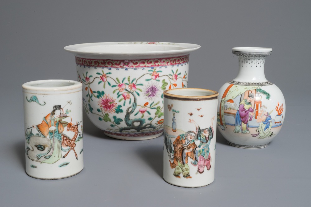 Two Chinese famille rose brush pots, a vase and a jardini&egrave;re, 19/20th C.