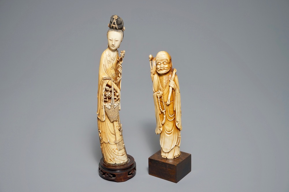 Two Chinese carved ivory figures on wooden bases, 18/19th C.