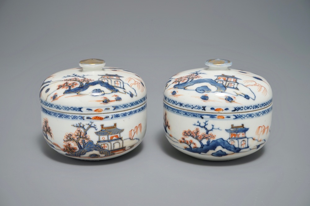 A pair of Chinese Imari style covered bowls, Kangxi