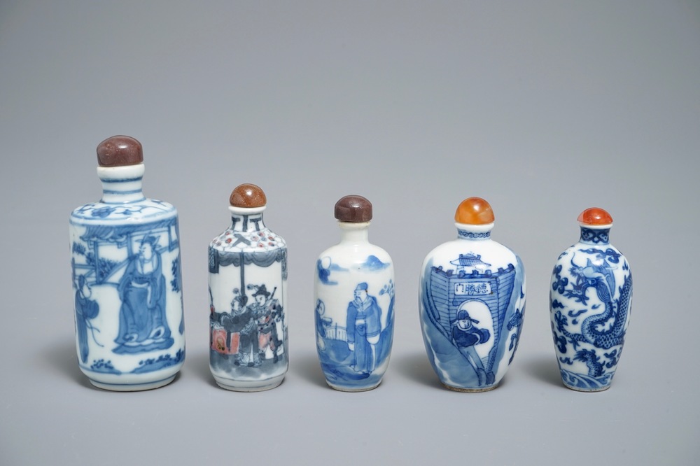 Five Chinese blue and white snuff bottles, 19/20th C.