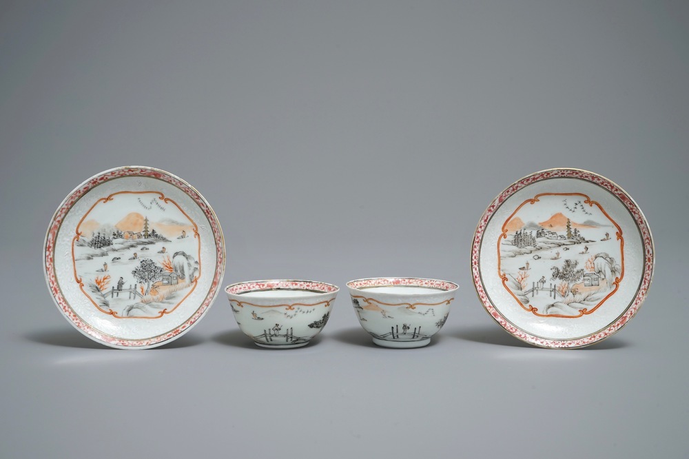 Een paar Chinese famille rose bianco sopra bianco koppen en schotels, Qianlong