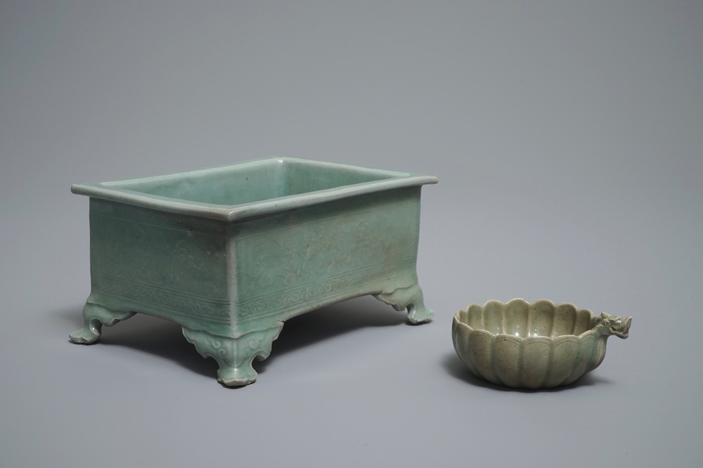 A Chinese celadon jardini&egrave;re and a Korean dragon-handle cup, 19th C.