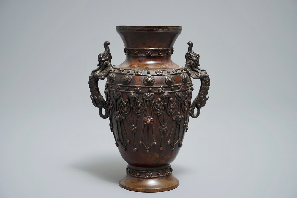 Un vase en bronze incrust&eacute;, Sino-Tibet, 18/19&egrave;me