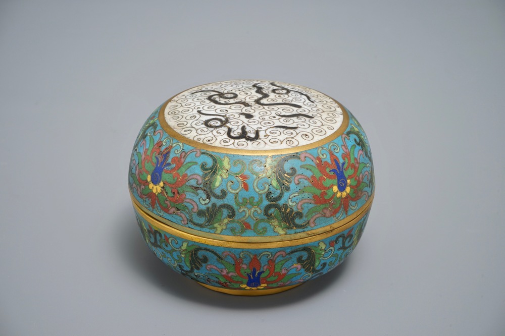 A round Chinese cloisonn&eacute; box and cover, Qianlong mark, 19/20th C.