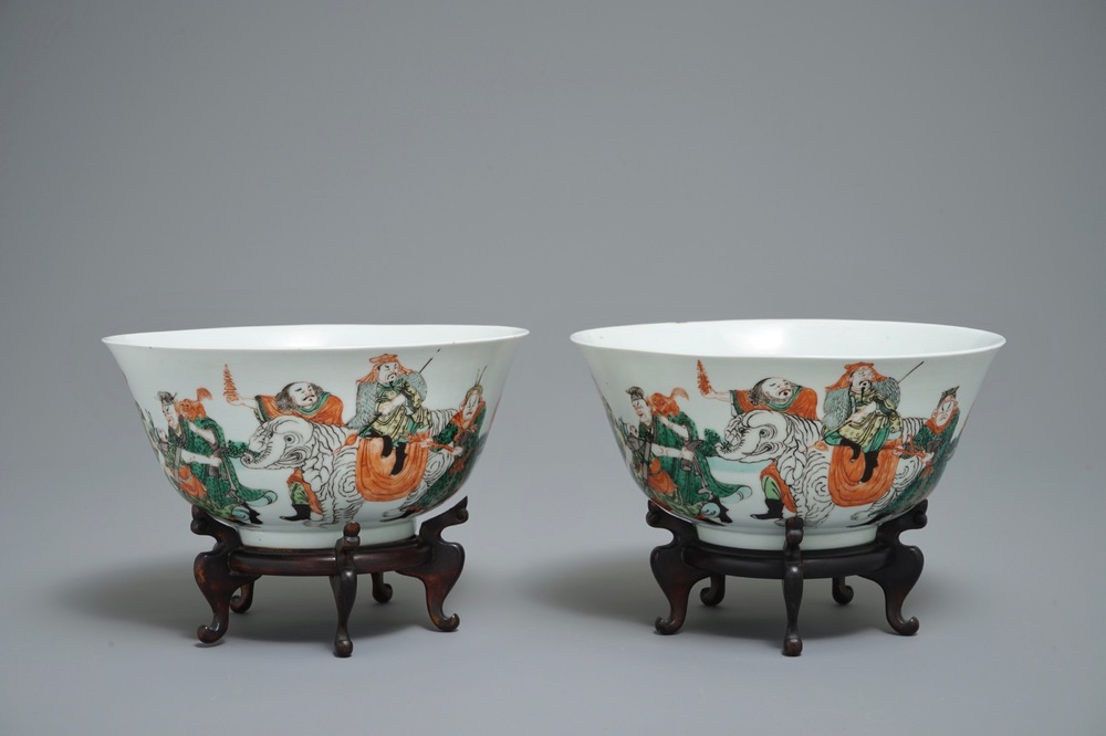 Een paar Chinese famille verte kommen met olifanten, 19e eeuw