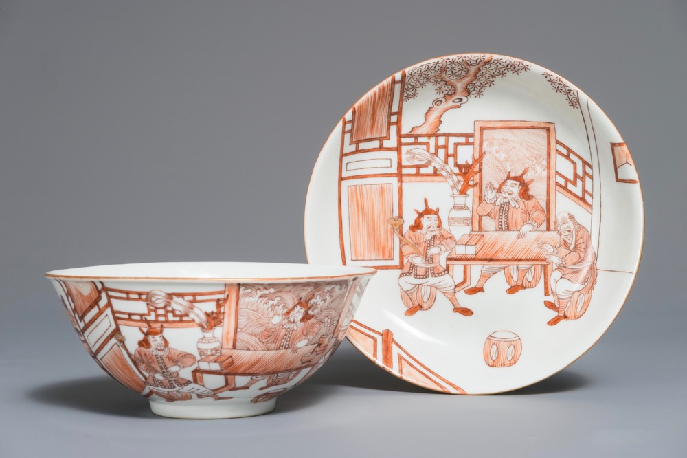 Een Chinese ijzerrode kom en schotel met decor van de ster-goden, 19/20e eeuw