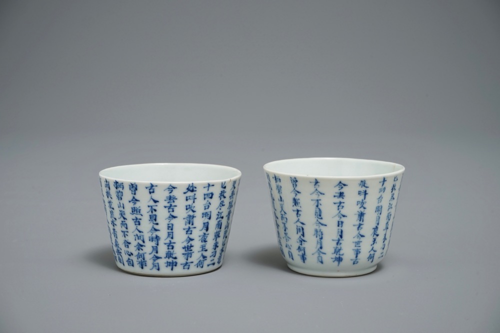 A pair of Chinese blue and white Vietnamese market Bleu de Hue calligraphy bowls, 19th C.