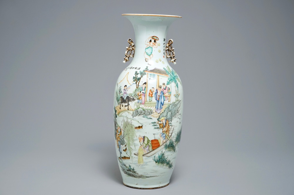 A Chinese famille rose two-sided design vase, 19/20th C.