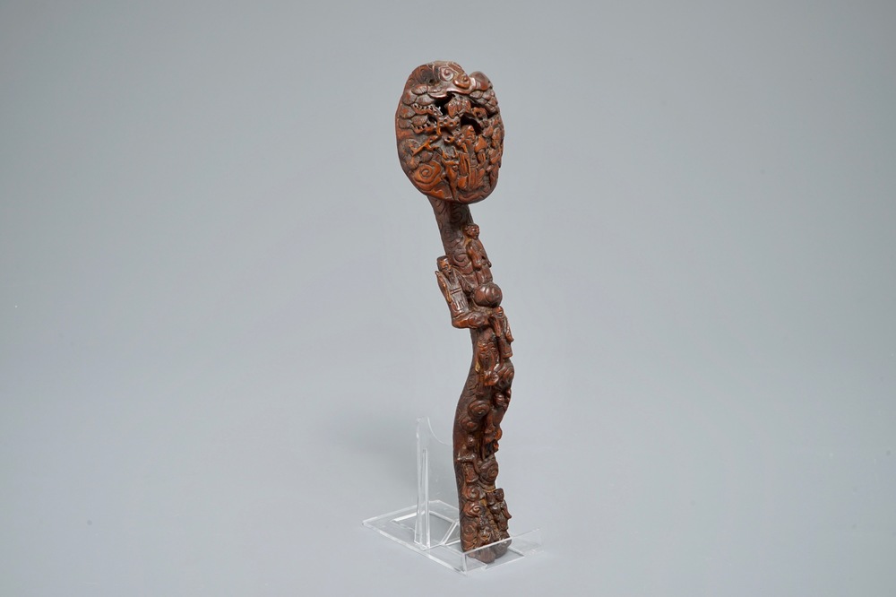 A Chinese carved wood ruyi scepter, 19/20th C.