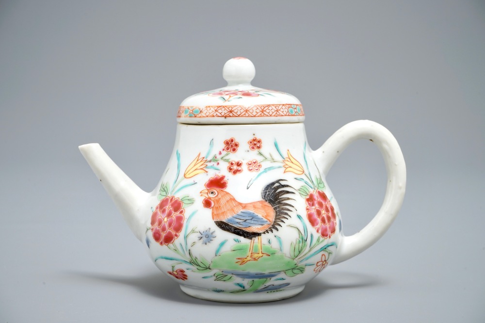 A Chinese famille rose teapot with roosters, Yongzheng