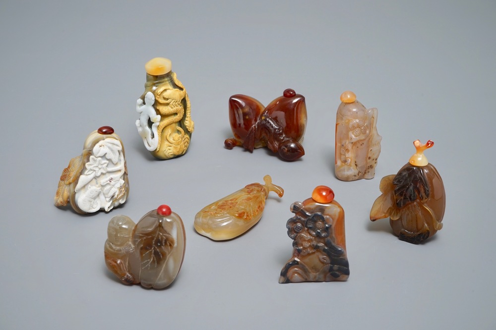 Acht Chinese snuifflessen in agaat, 20e eeuw