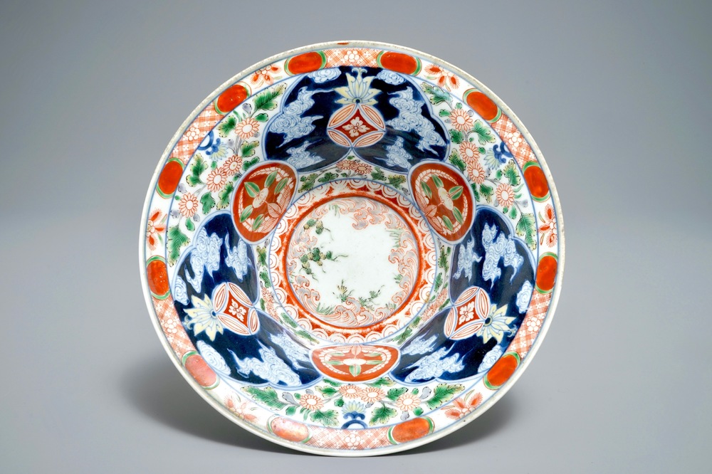 A Japanese Arita Imari-Kinrande bowl for the domestic market, Wanli mark, Edo, 17/18th C.