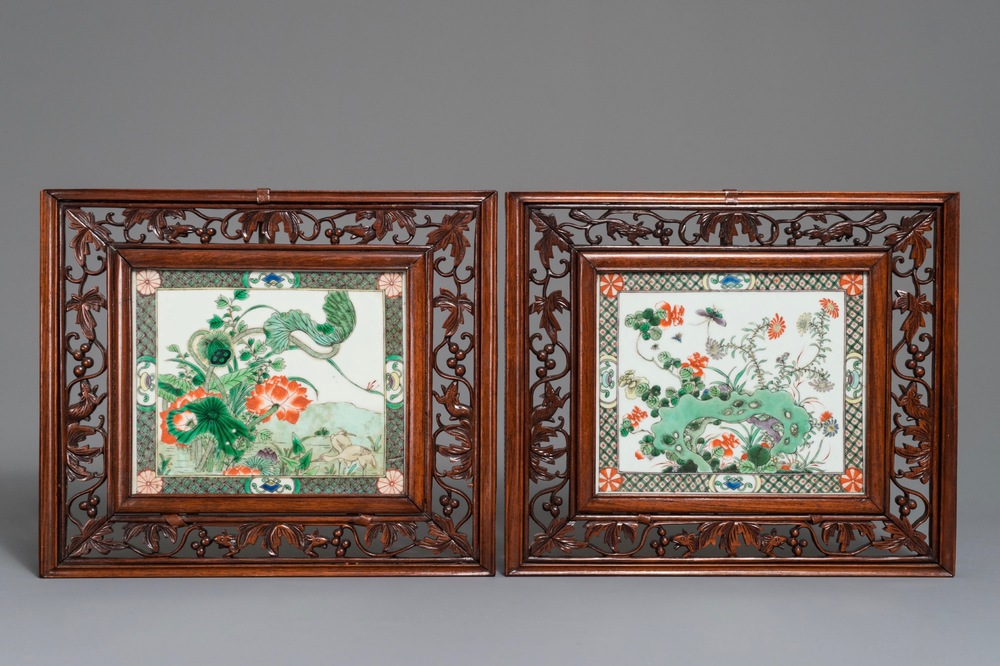 Two Chinese famille verte plaques in openworked wooden frames, 19/20th C.