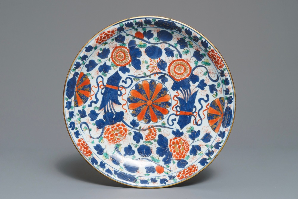 A Chinese verte-Imari dish with floral design, Kangxi