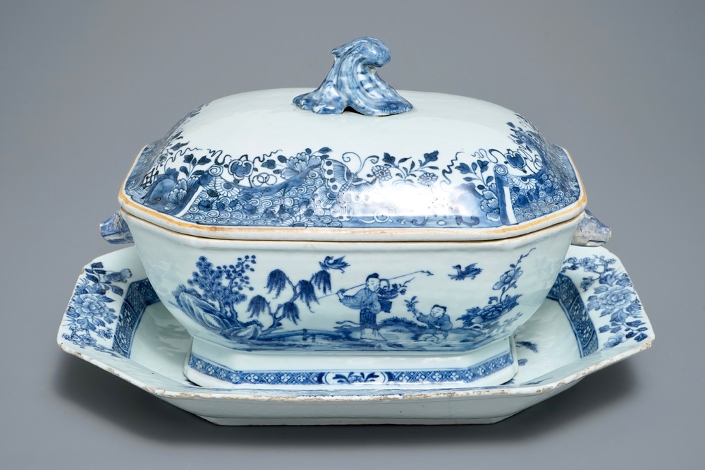 A Chinese blue and white tureen and cover on stand, Qianlong