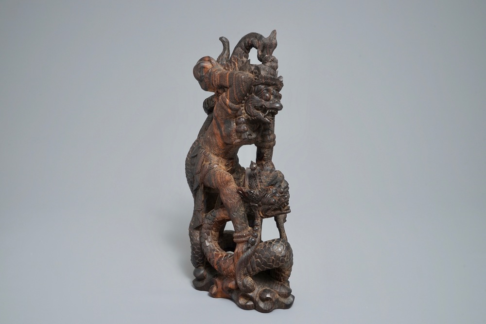Un groupe en bois calamandre de Vishnu sur Naga, Indon&eacute;sie, 19&egrave;me