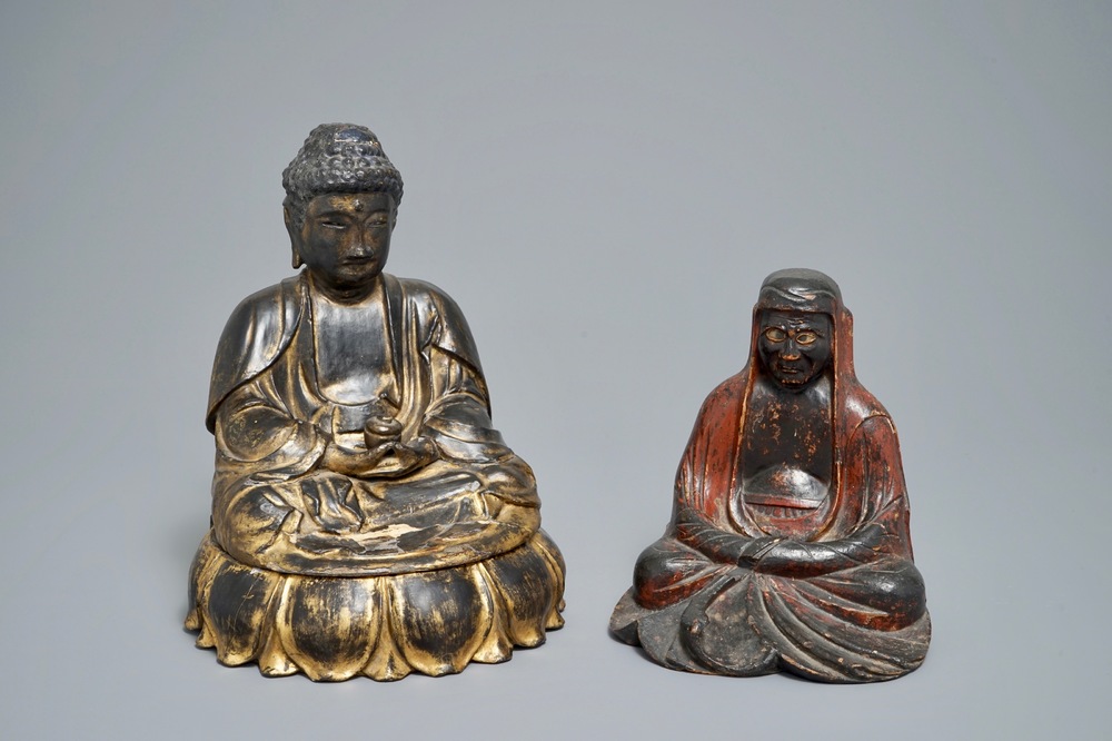 Deux figures votives en bois laqu&eacute; et dor&eacute;, le Cor&eacute;e, 19&egrave;me
