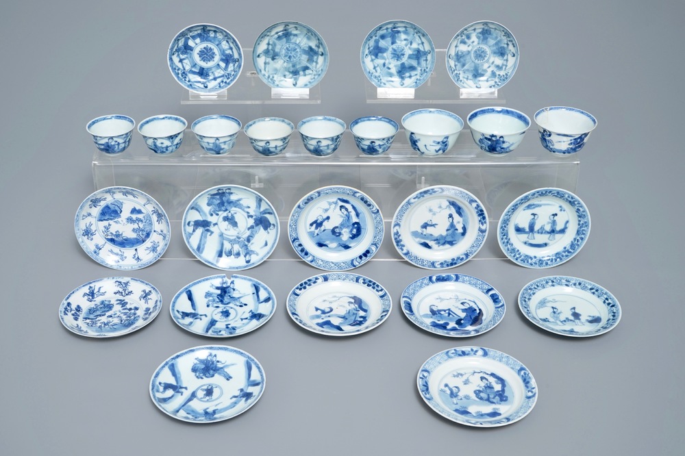 Sixteen Chinese blue and white saucers and nine cups, Kangxi