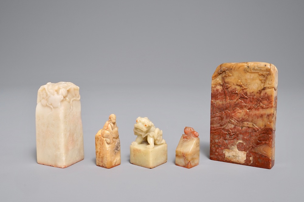 Five Chinese Shoushan soapstone seals with various designs, 19/20th C.
