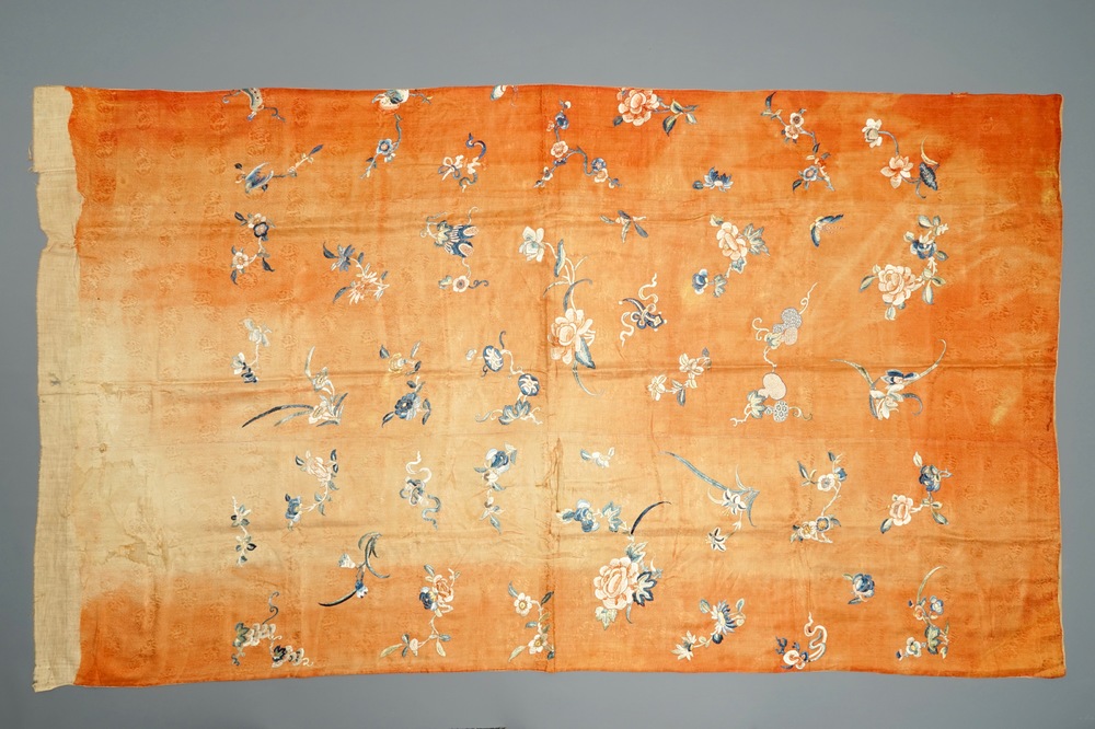 A collection of Chinese silk embroideries, 18/19th C.