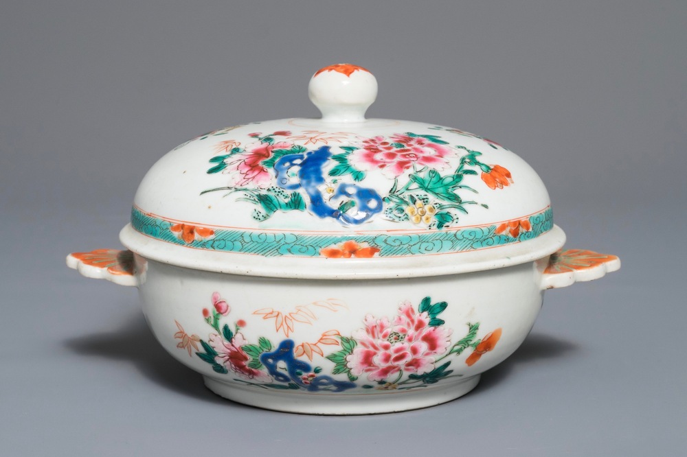 A round Chinese famille rose covered tureen with floral design, Qianlong