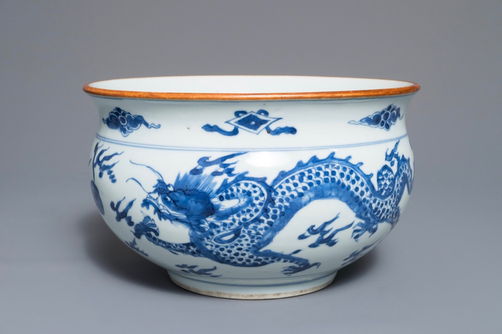 A blue and white Chinese censer with dragons chasing the pearl, Kangxi