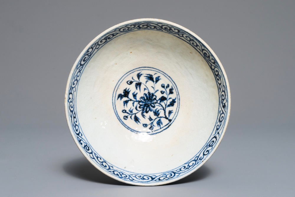 A Vietnamese blue and white bowl with floral design, poss. L&ecirc; Dynasty, 14/15th C.