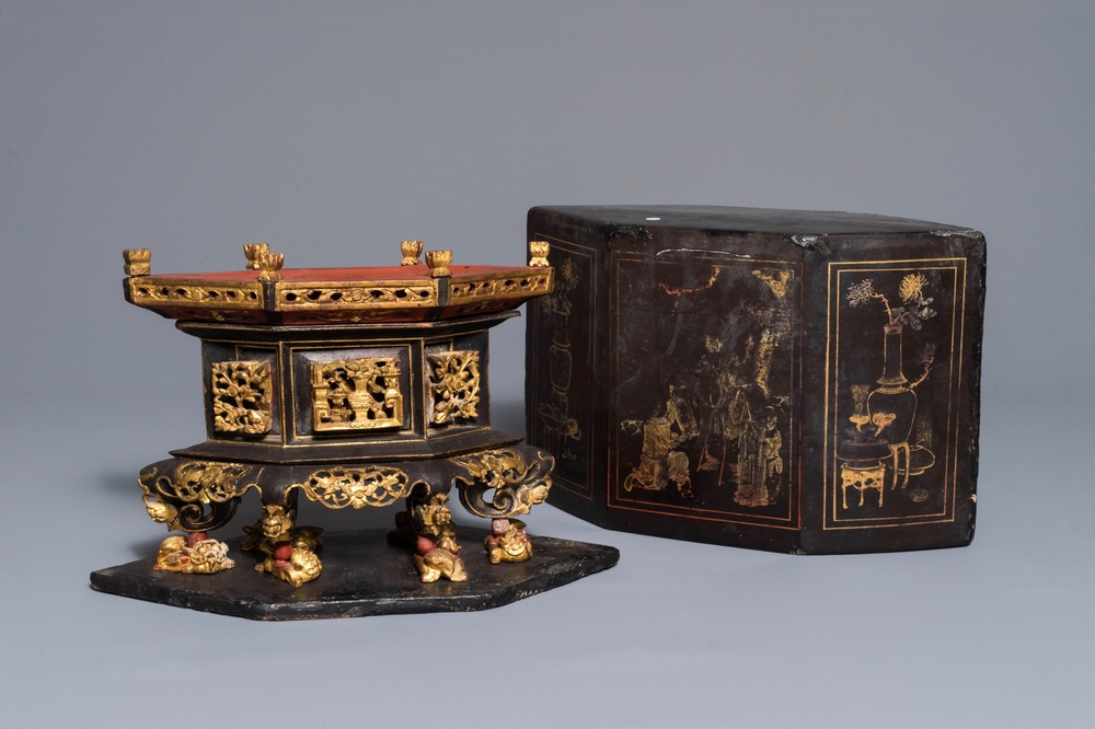Un autel d'offerande en laque et bois dor&eacute; pour le march&eacute; Peranakan ou Straits, Chine, 19&egrave;me