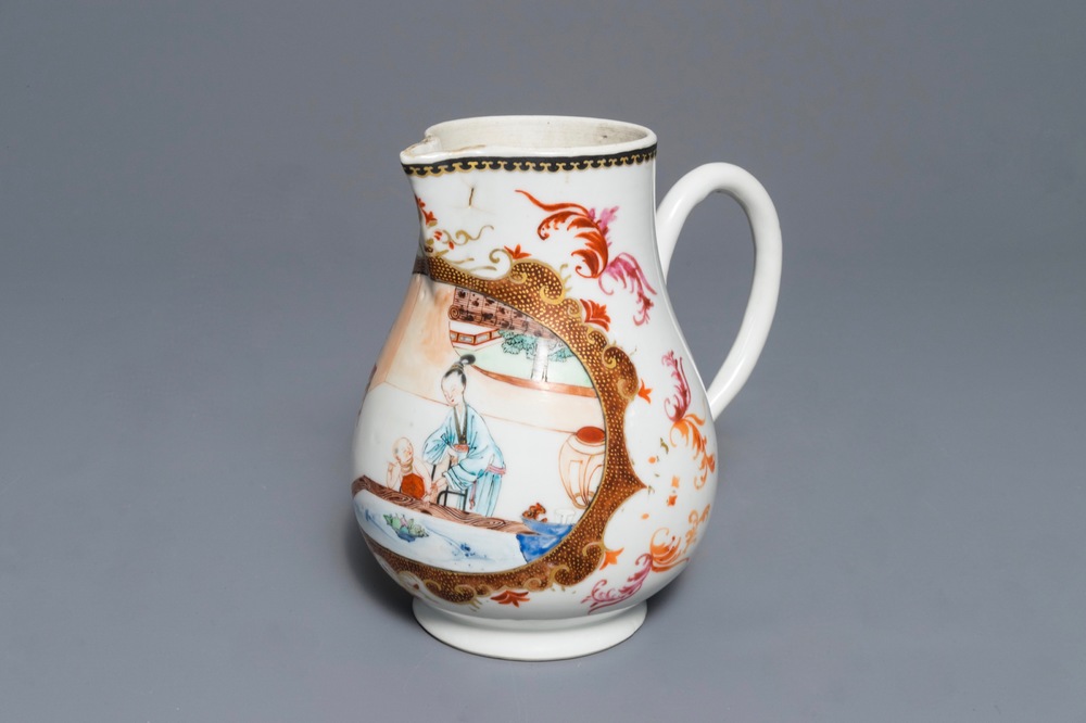 Une verseuse en porcelaine de Chine famille rose, Yongzheng