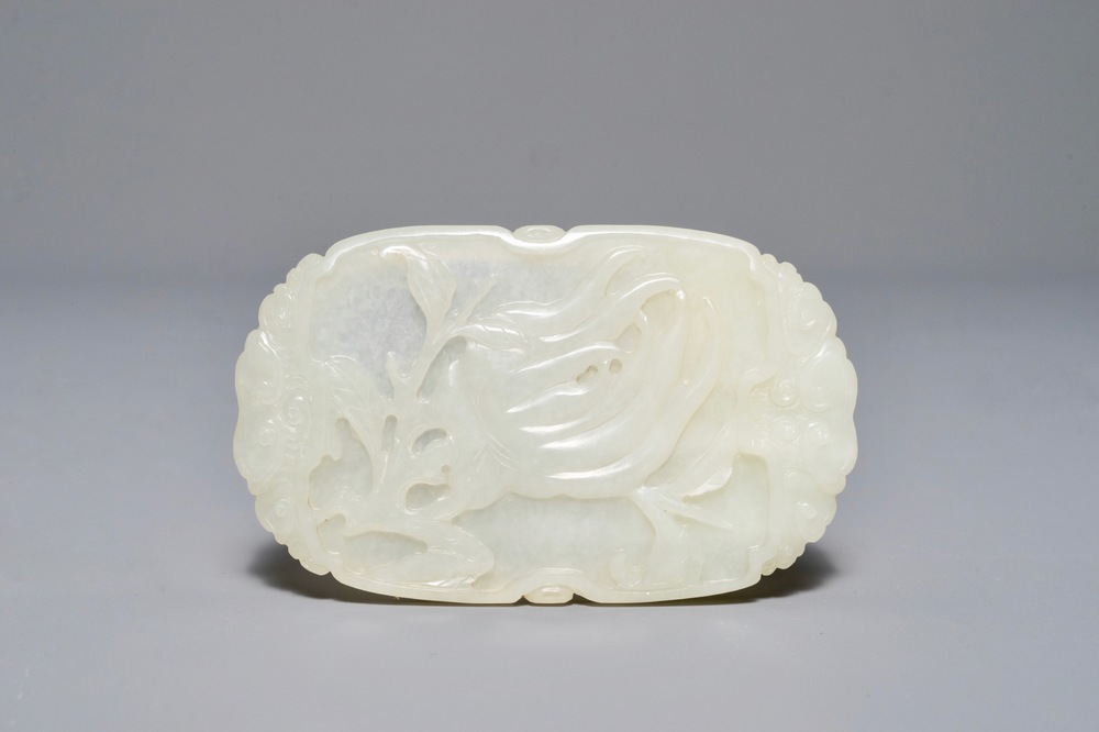 Une plaque en jade sculpt&eacute; orn&eacute;e d'une main de Bouddha, Chine, 19&egrave;me