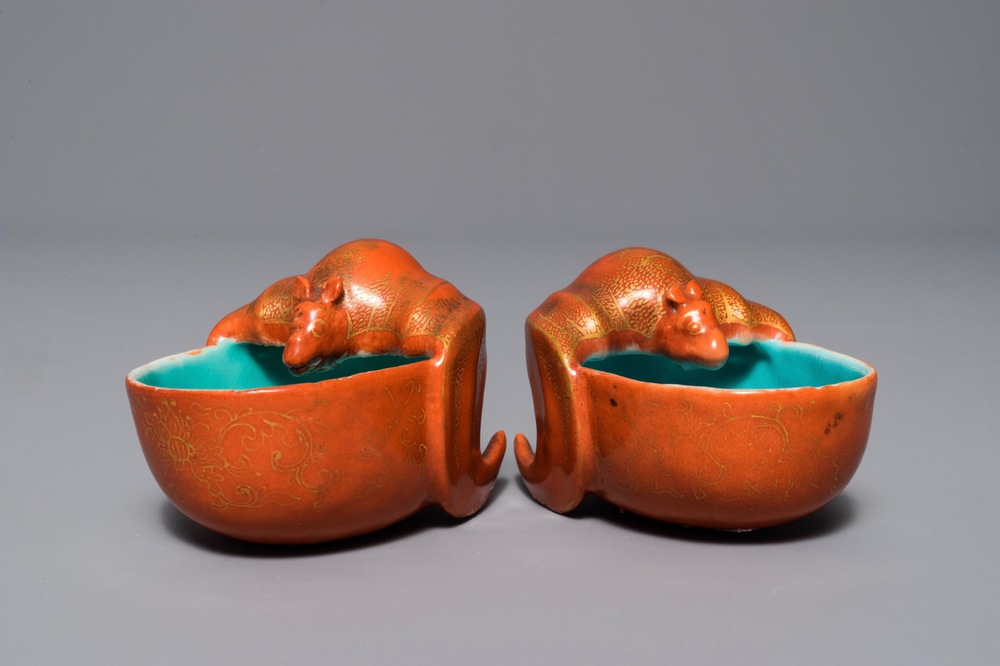A pair of Chinese coral ground bat-shaped brush washers, 18/19th C.