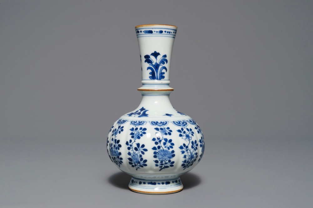 A lobed Chinese blue and white Islamic market huqqa base, Kangxi