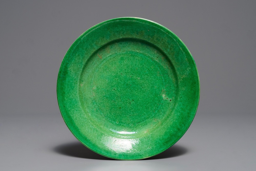 Een Chinees monochroom groen bord, Kangxi