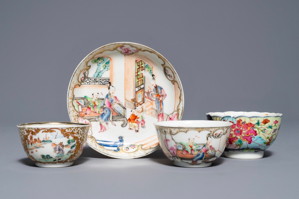 Een Chinese famille rose kop en schotel met mandarijns decor en twee losse koppen, Yongzheng/Qianlong