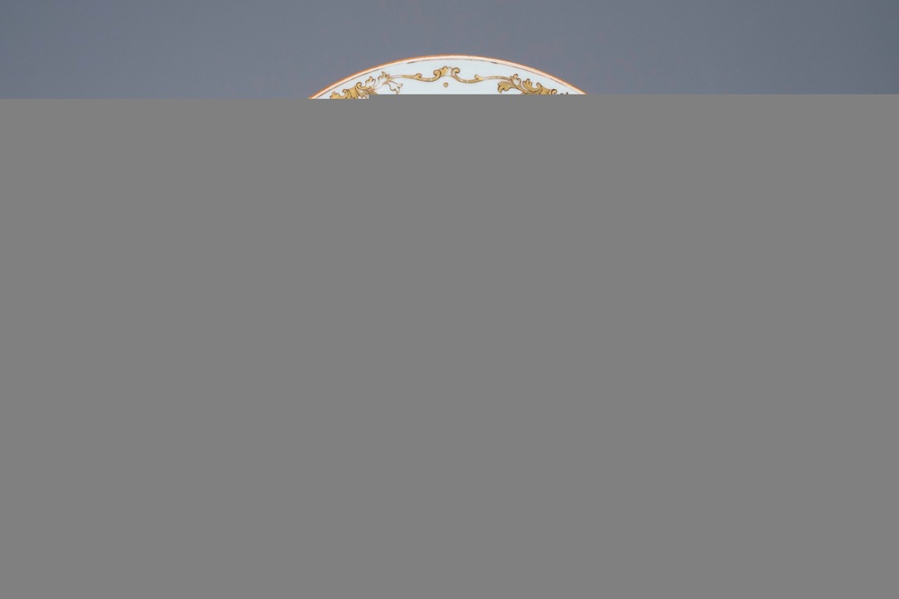 A Chinese grisaille mythological subject 'Juno' plate, Qianlong